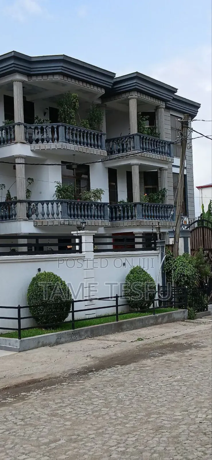 Furnished 8bdrm House in ሀያት ዞን, Bole for sale