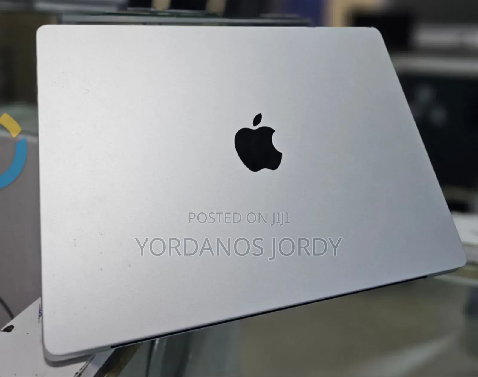 New Laptop Apple MacBook Pro 8GB Apple M3 SSD 512GB