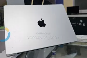 New Laptop Apple MacBook Pro 8GB Apple M3 SSD 512GB