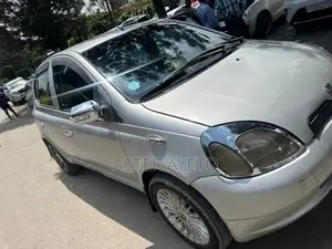 Toyota Vitz 2001 Silver