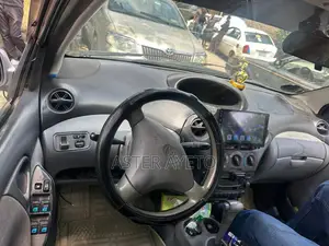 Toyota Vitz 2001 Silver