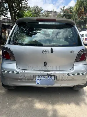 Toyota Vitz 2001 Silver