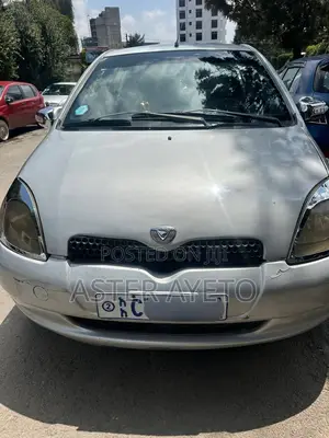 Photo - Toyota Vitz 2001 Silver