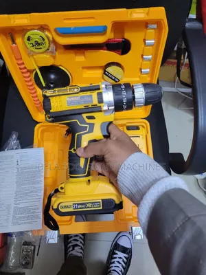 Dewalt Cordless Drill Chargeable Drill With Full Accessories 21v