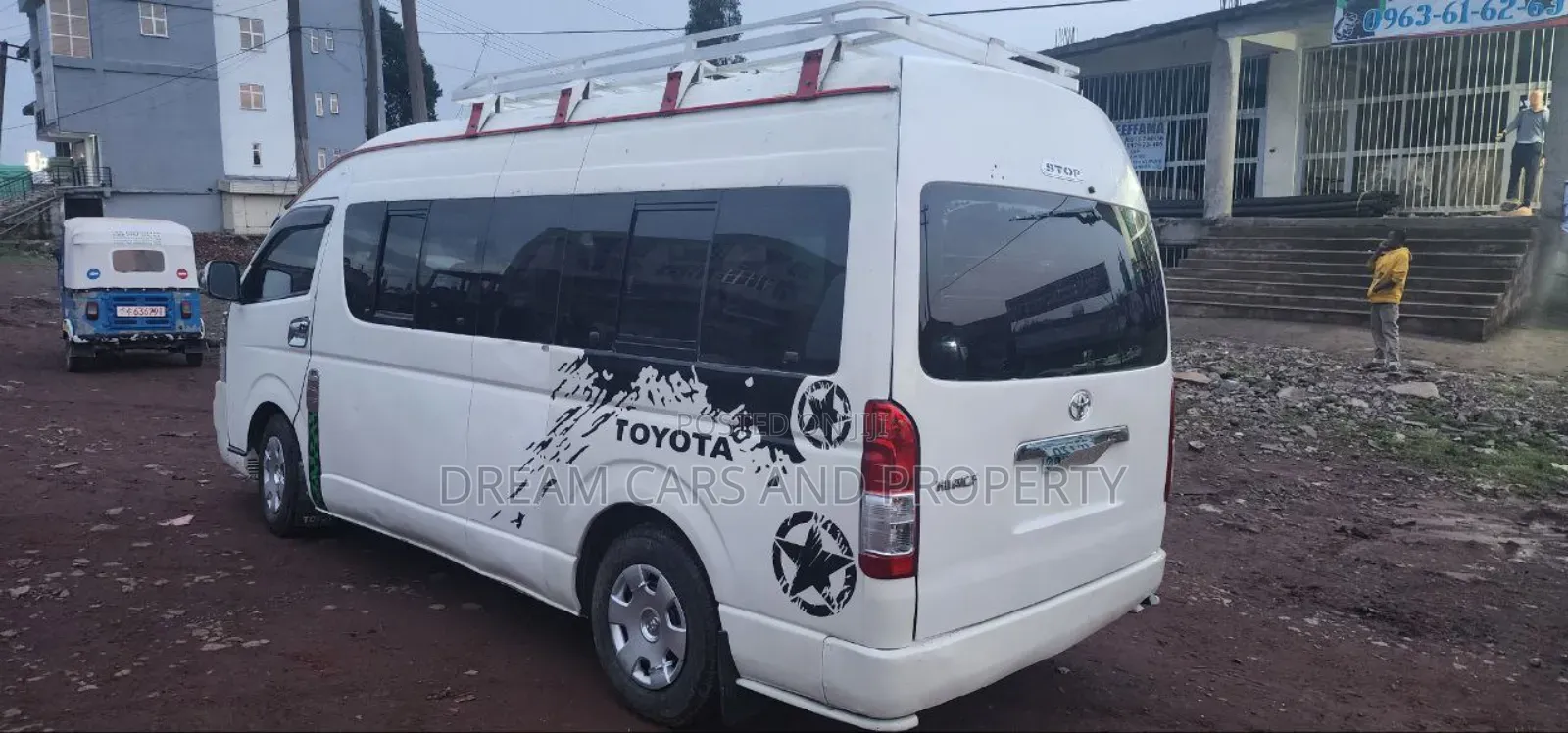 Toyota HiAce 2011 White