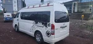 Toyota HiAce 2011 White