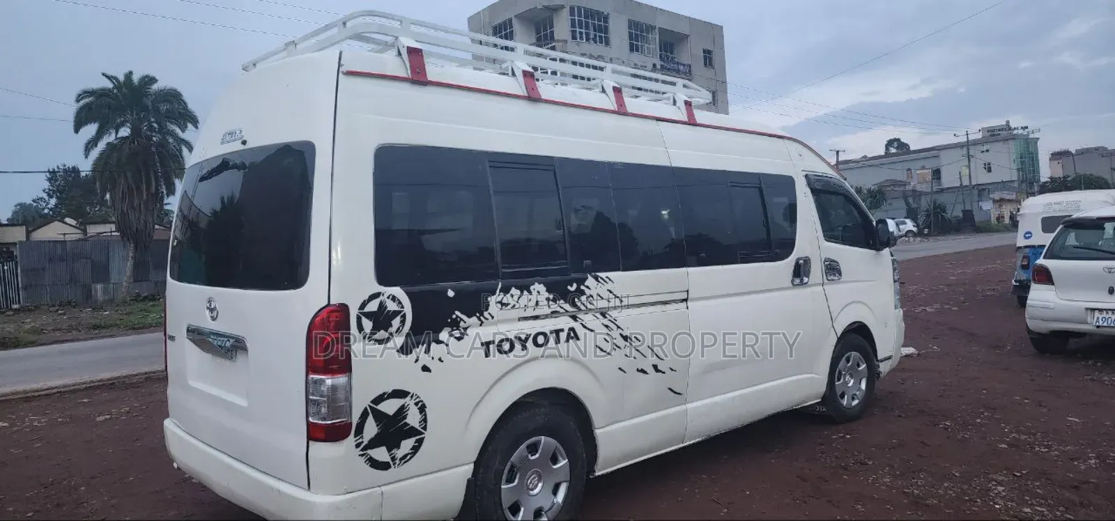Toyota HiAce 2011 White