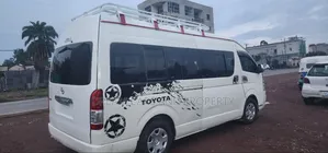 Toyota HiAce 2011 White
