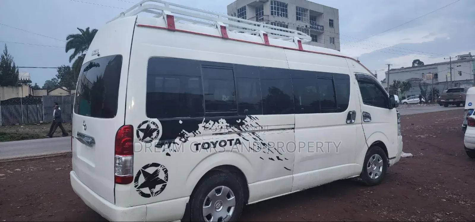 Toyota HiAce 2011 White