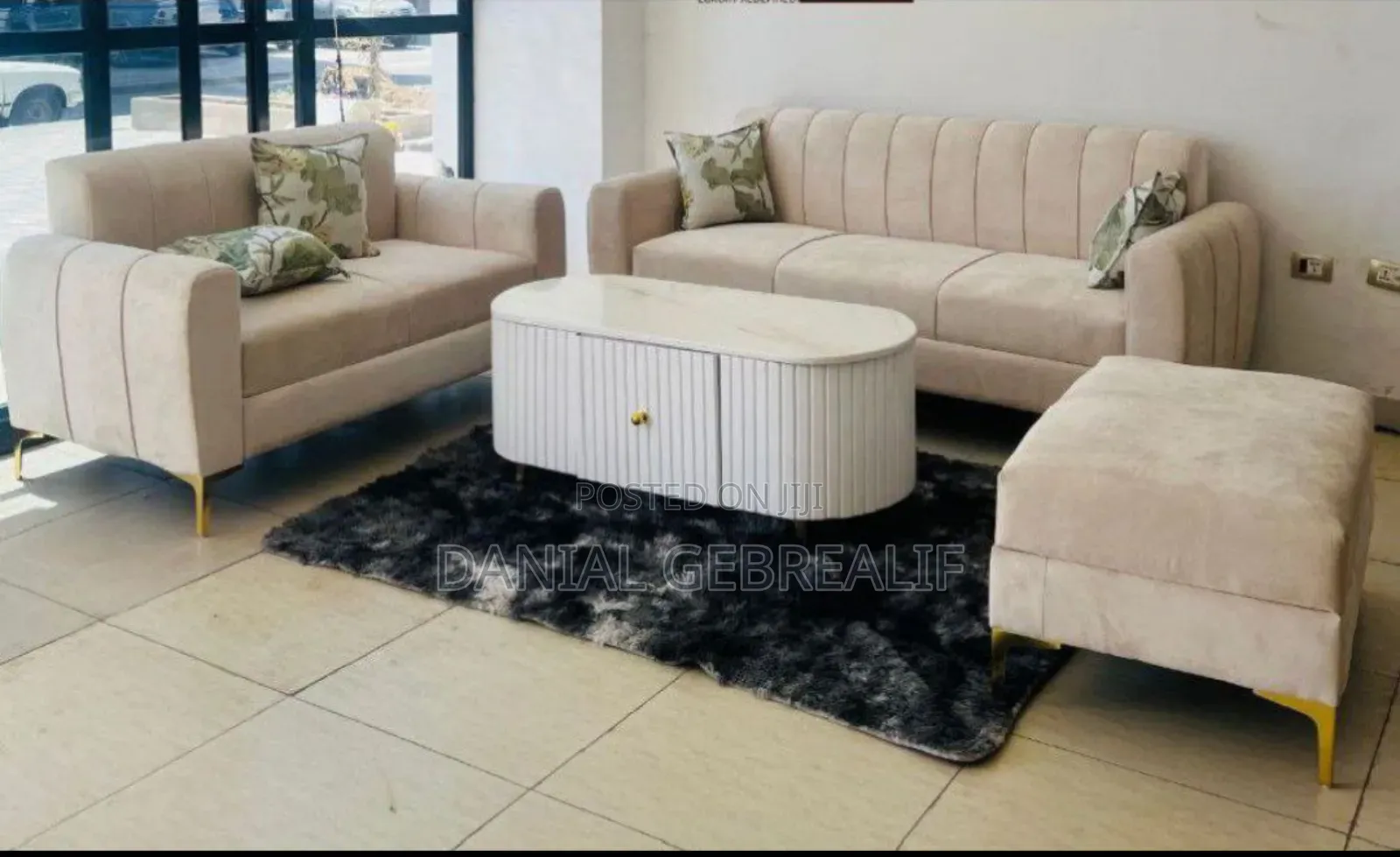 Crem Sofa 23