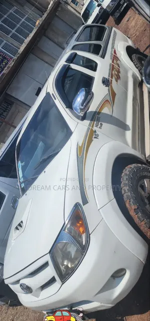 Toyota Hilux 2.5 D-4D 4X4 SRX 2009 White