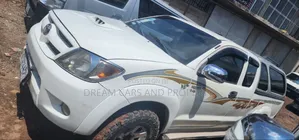 Toyota Hilux 2.5 D-4D 4X4 SRX 2009 White