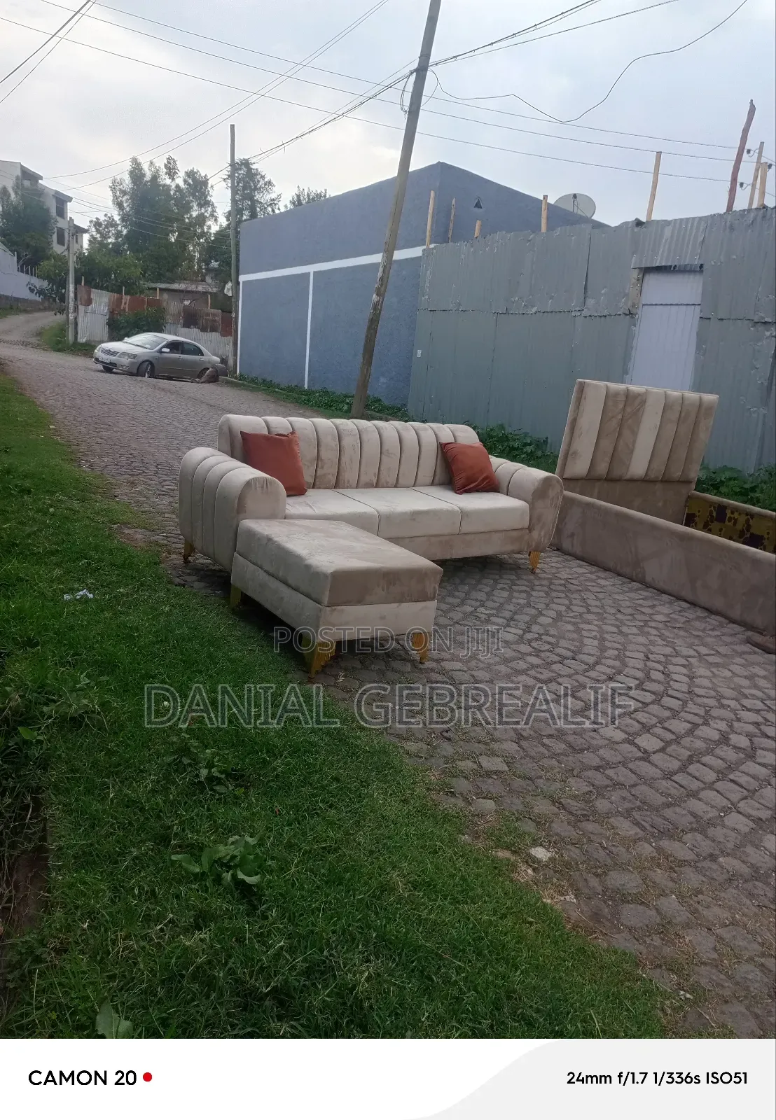 Crem Sofa 34