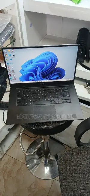 New Laptop Dell Precision 15 5540 16GB Intel Core i7 SSD 512GB