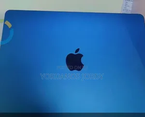 New Laptop Apple MacBook Air 2022 M2 8GB Apple M2 SSD 256GB