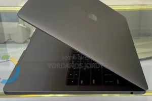 New Laptop Apple MacBook Pro 2017 16GB Intel Core I5 SSD 512GB