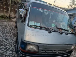 Toyota HiAce 2003 Silver