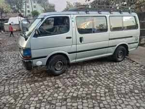 Toyota HiAce 2003 Silver