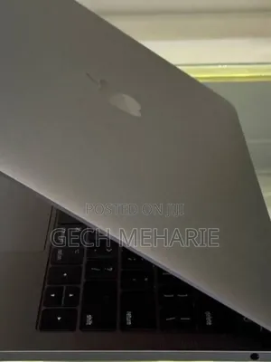 New Laptop Apple MacBook Pro 2017 16GB Intel Core I5 SSD 512GB