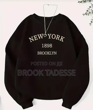  Premium Unisex Sweatshirt – Cozy Stylish