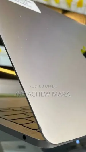 New Laptop Apple MacBook Pro 2017 8GB Intel Core I5 SSD 128GB