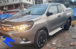 Photo - Toyota Hilux 2019 Silver