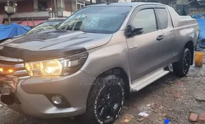 Toyota Hilux 2019 Silver