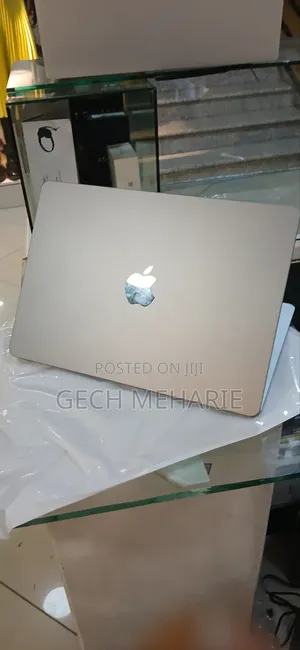 Photo - New Laptop Apple MacBook Air 2022 M2 8GB Apple M2 SSD 256GB