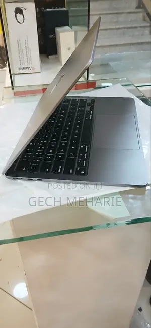 New Laptop Apple MacBook Air 2022 M2 8GB Apple M2 SSD 256GB