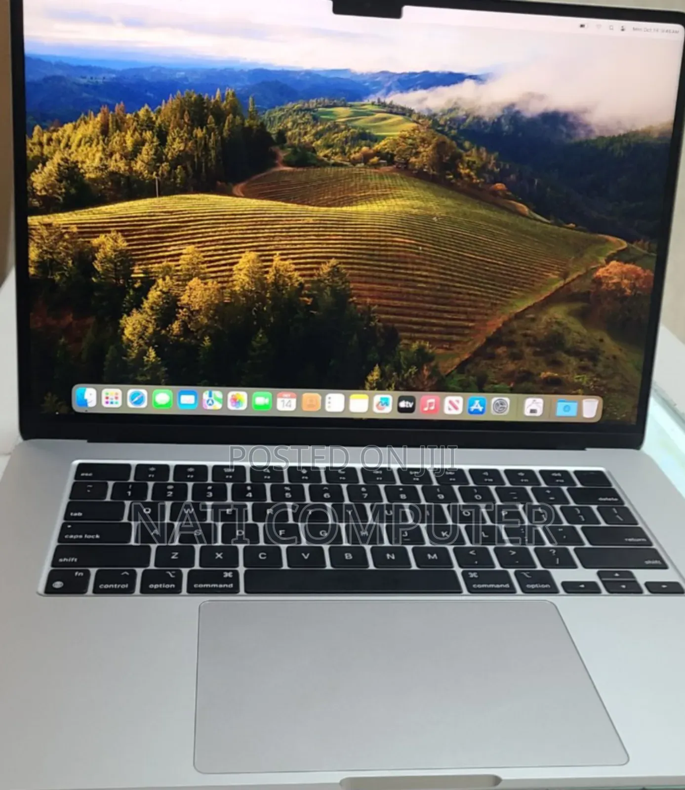 New Laptop Apple MacBook Air 2022 M2 8GB AMD A10 SSD 256GB