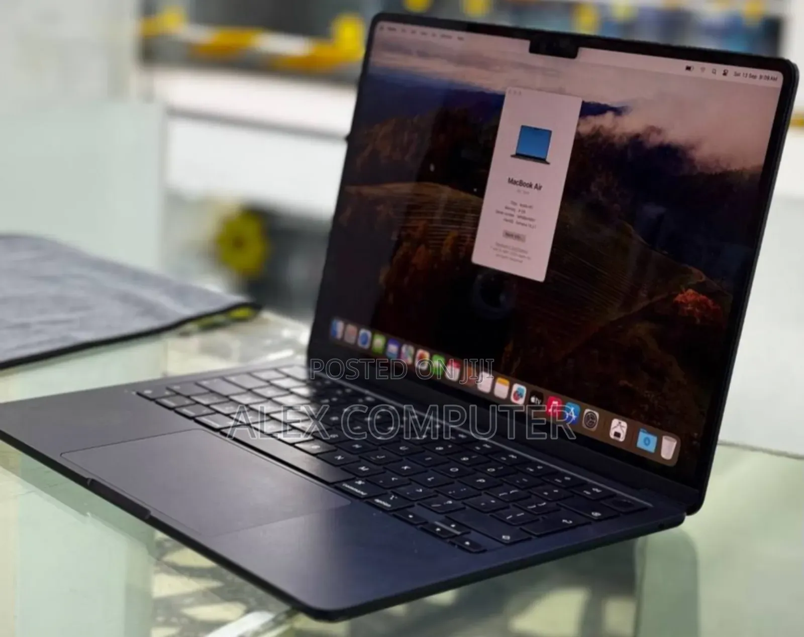 New Laptop Apple MacBook Air 2022 M2 8GB Apple M2 SSD 256GB