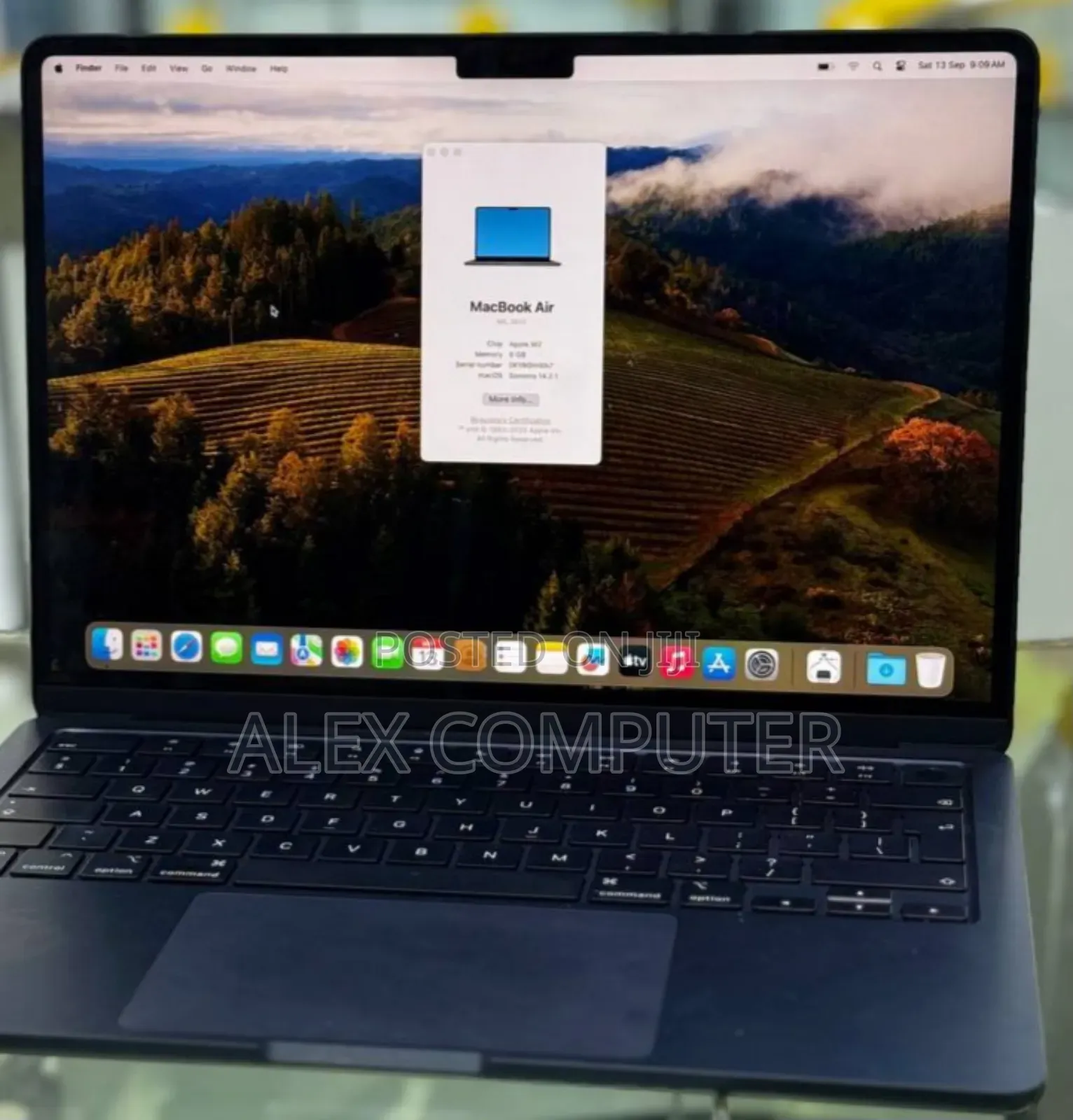 New Laptop Apple MacBook Air 2022 M2 8GB Apple M2 SSD 256GB