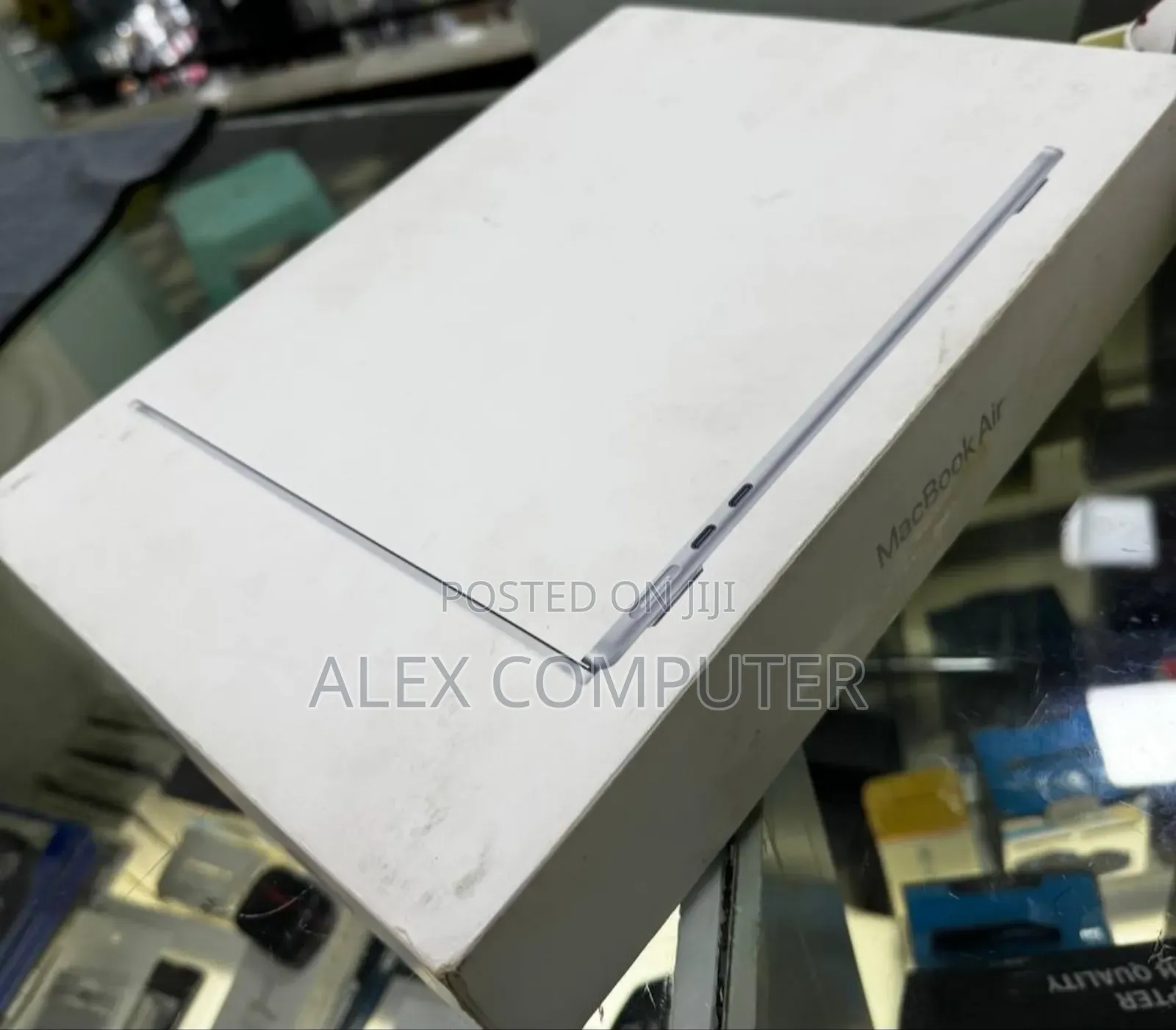 New Laptop Apple MacBook Air 2025 M4 13-Inch 16GB Apple M4 SSD 256GB