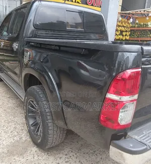 Toyota Hilux SR 4x4 2013 Black