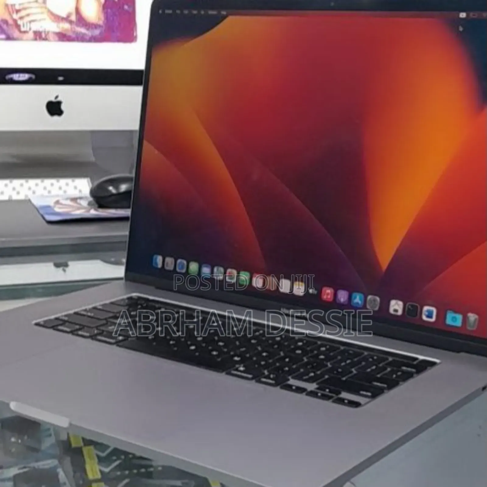 New Laptop Apple MacBook Pro 2019 16GB Intel Core I7 SSD 512GB