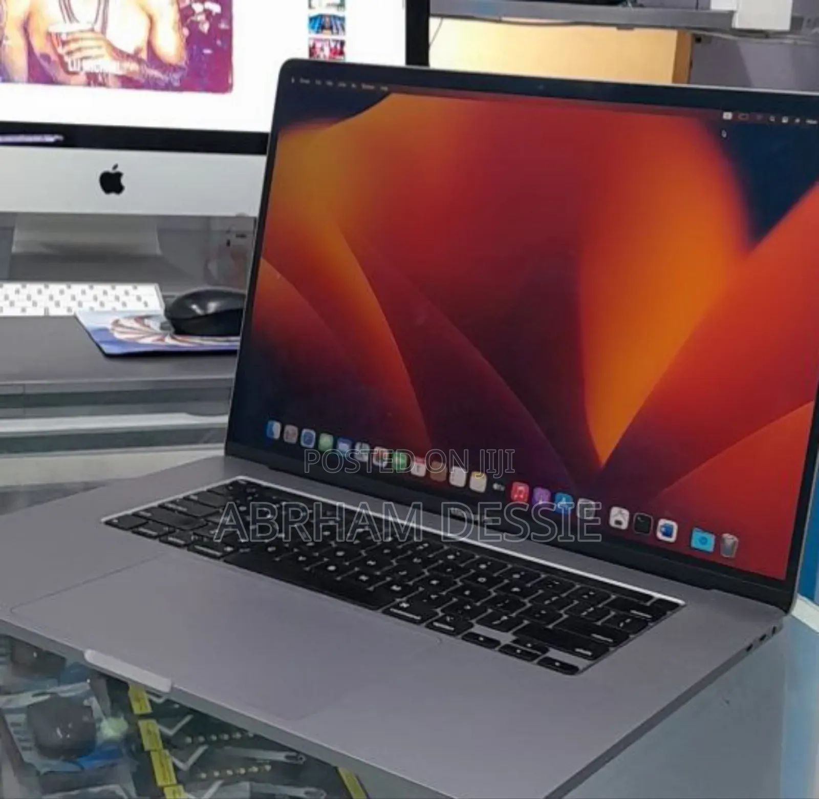 New Laptop Apple MacBook Pro 2019 16GB Intel Core I7 SSD 512GB