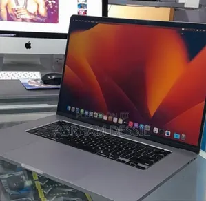 New Laptop Apple MacBook Pro 2019 16GB Intel Core I7 SSD 512GB