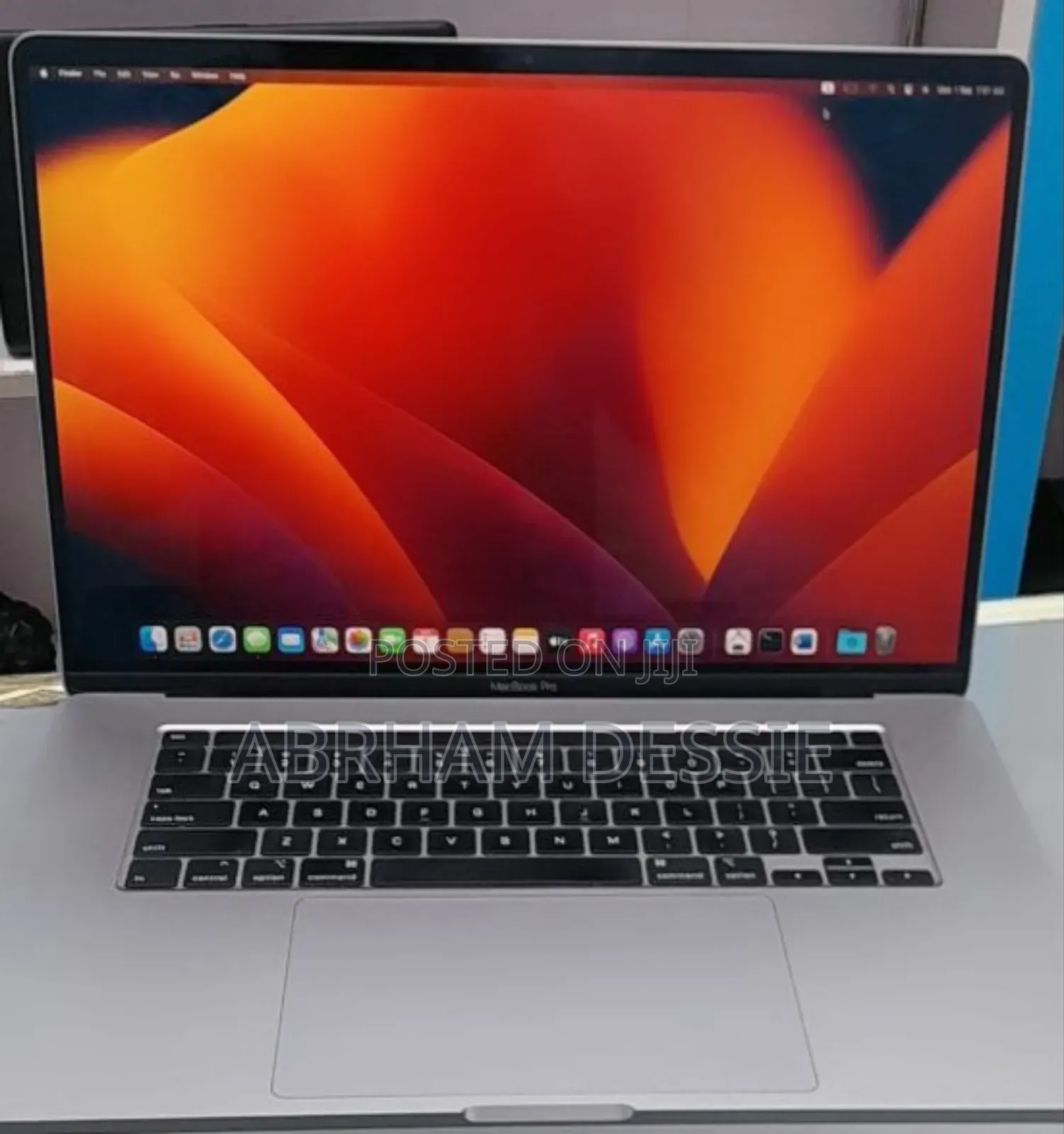 New Laptop Apple MacBook Pro 2019 16GB Intel Core I7 SSD 512GB