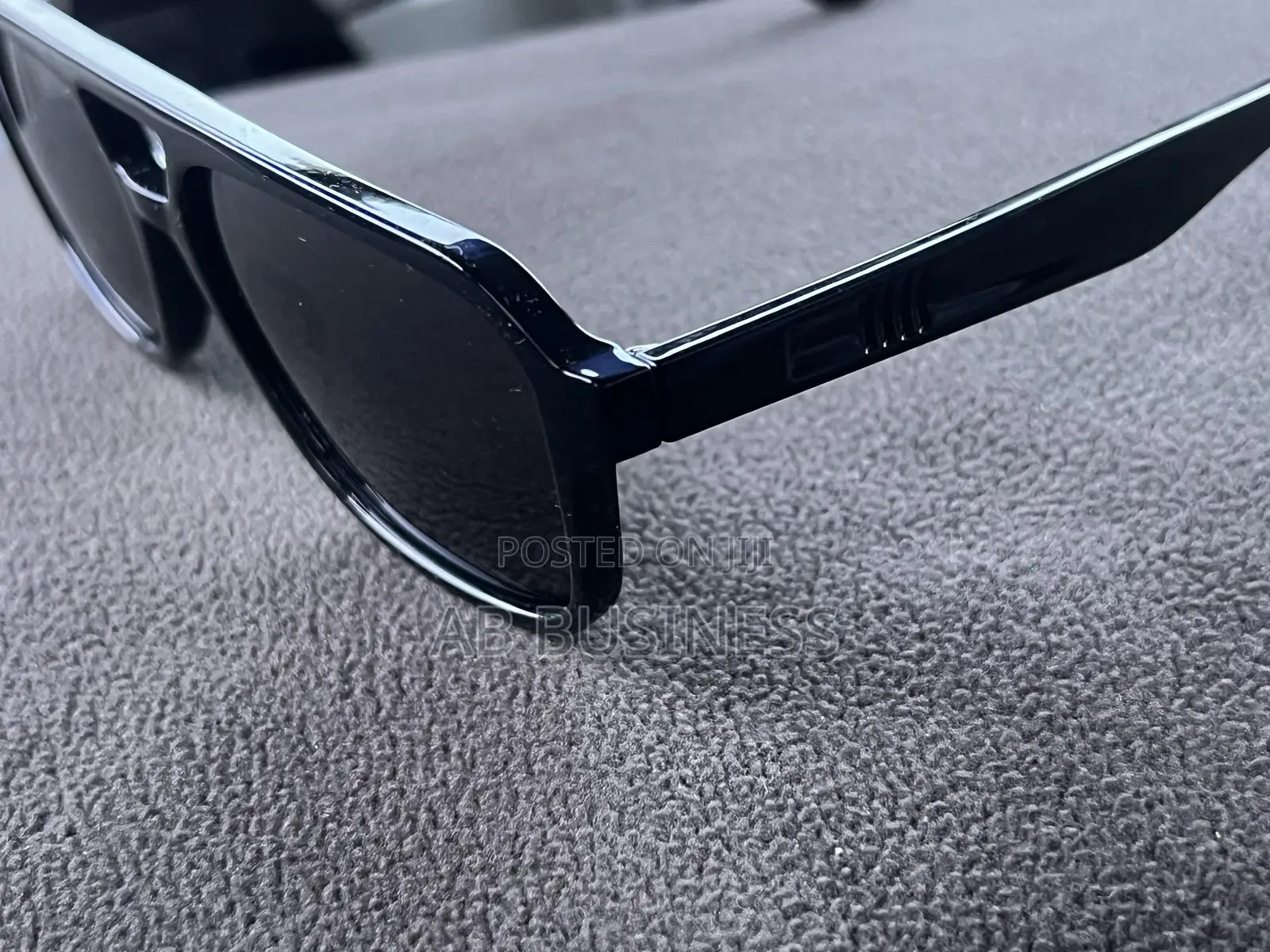 Retro Minimalist Classic Design Square Sunglasses