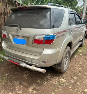 Toyota Fortuner 2010 Gray