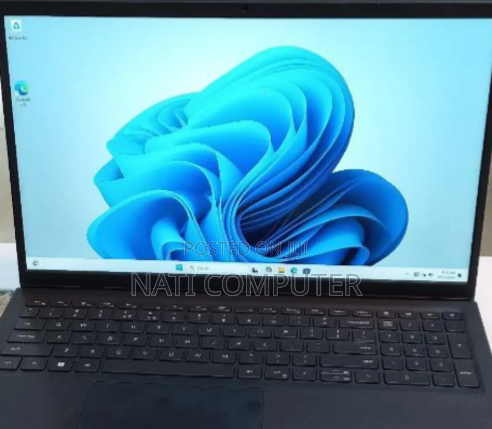 New Laptop Dell Vostro 3520 8GB Intel Core I5 SSD 1T