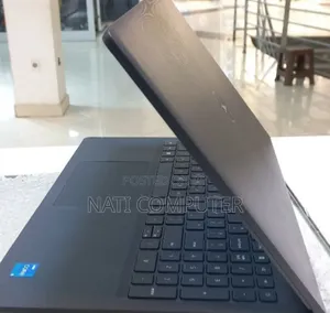 New Laptop Dell Vostro 3520 8GB Intel Core I5 SSD 1T