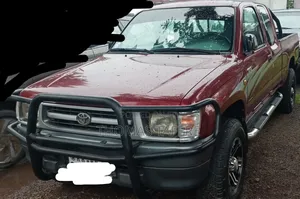 Photo - Toyota Hilux 2002 Red