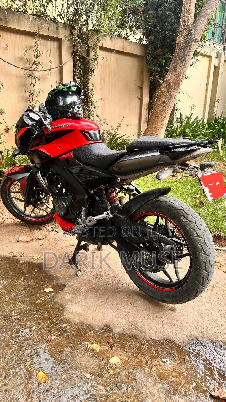 Bajaj Pulsar NS 200 2018 Red