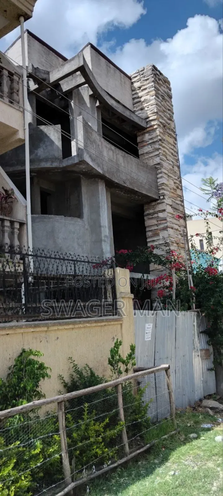 8bdrm Townhouse/Terrace in ጣፎ, Yeka for sale