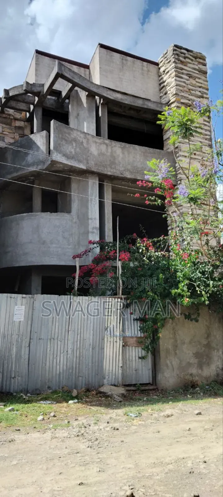 8bdrm Townhouse/Terrace in ጣፎ, Yeka for sale