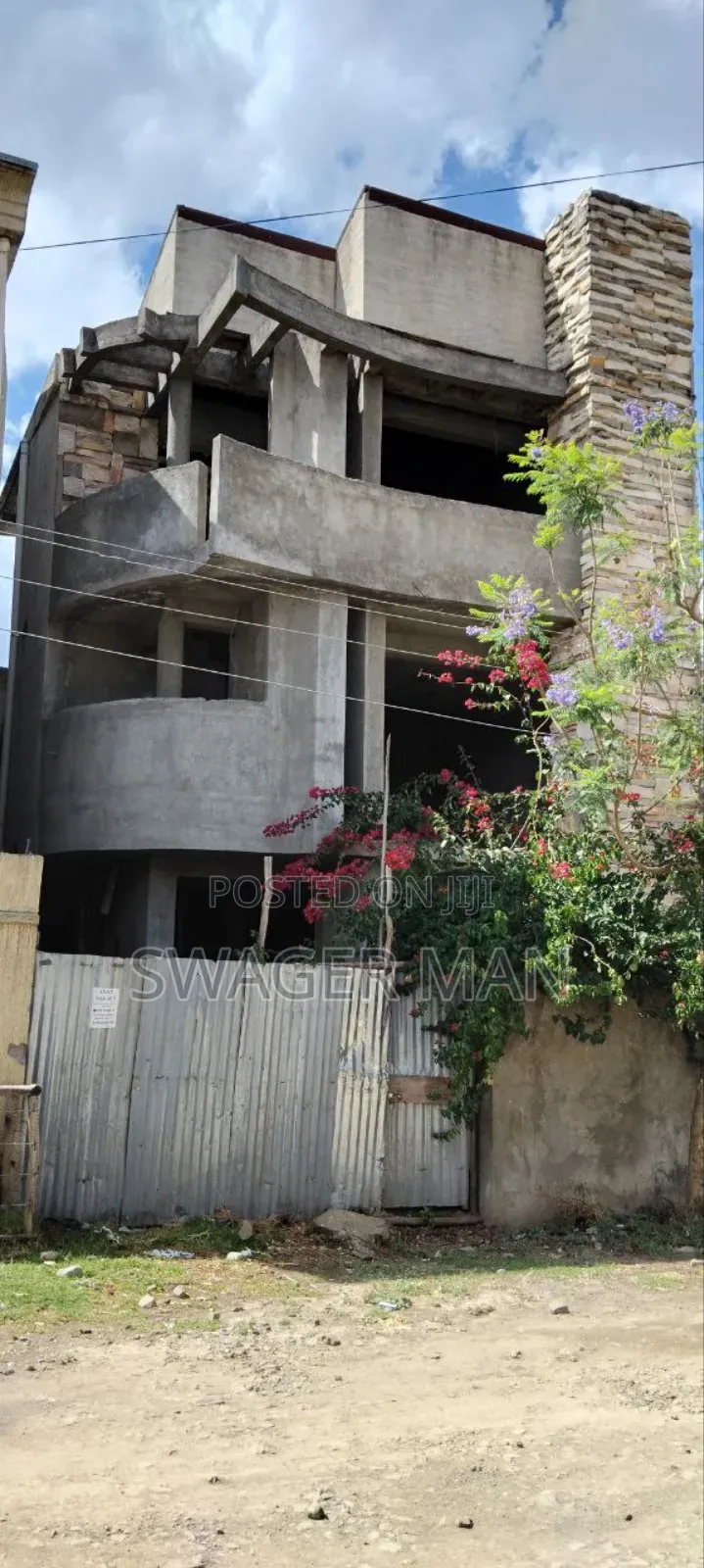 8bdrm Townhouse/Terrace in ጣፎ, Yeka for sale