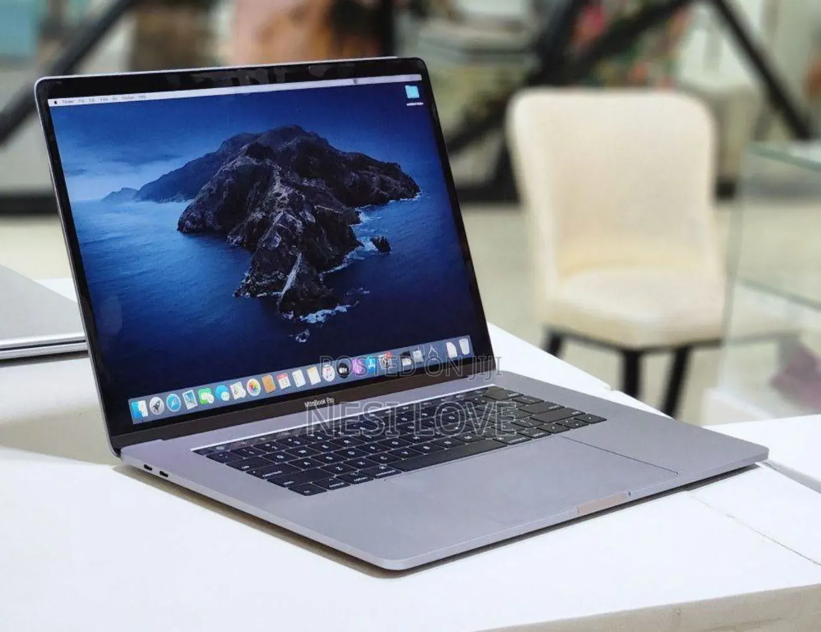 New Laptop Apple MacBook Pro 2019 16GB Intel Core I9 SSD 512GB