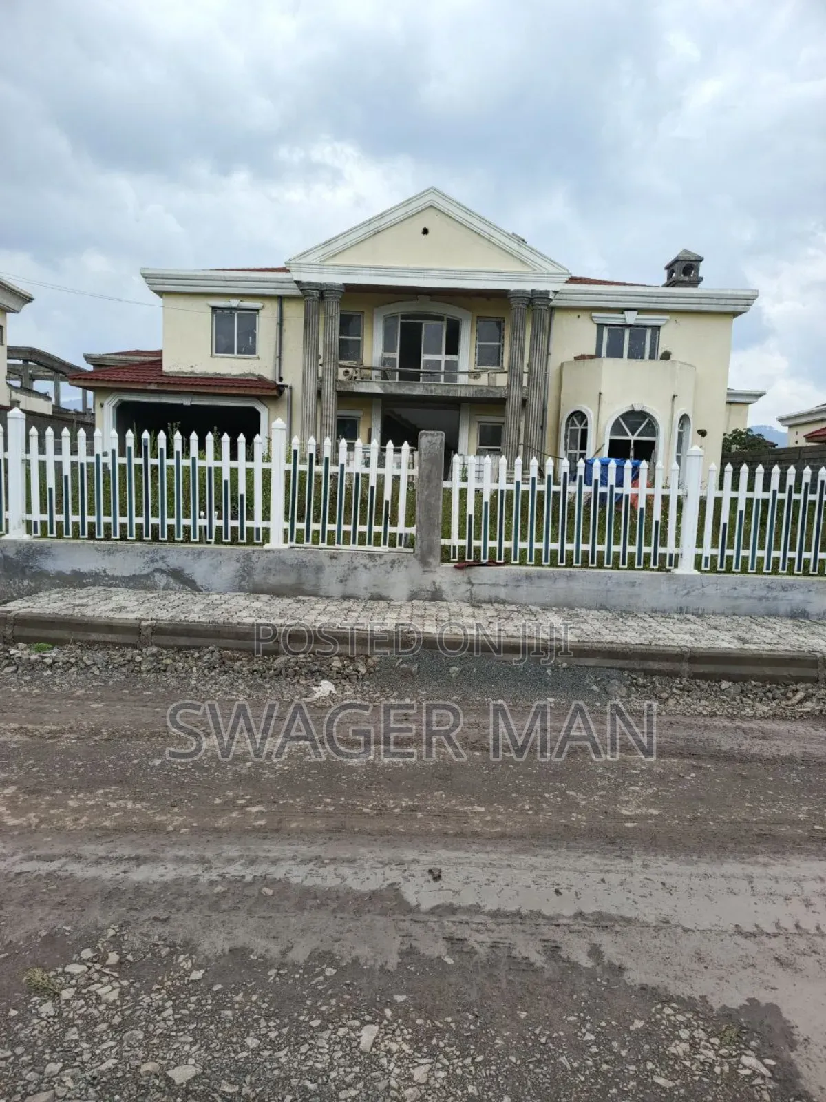 6bdrm Townhouse/Terrace in ጣፎ Ccd, Yeka for sale