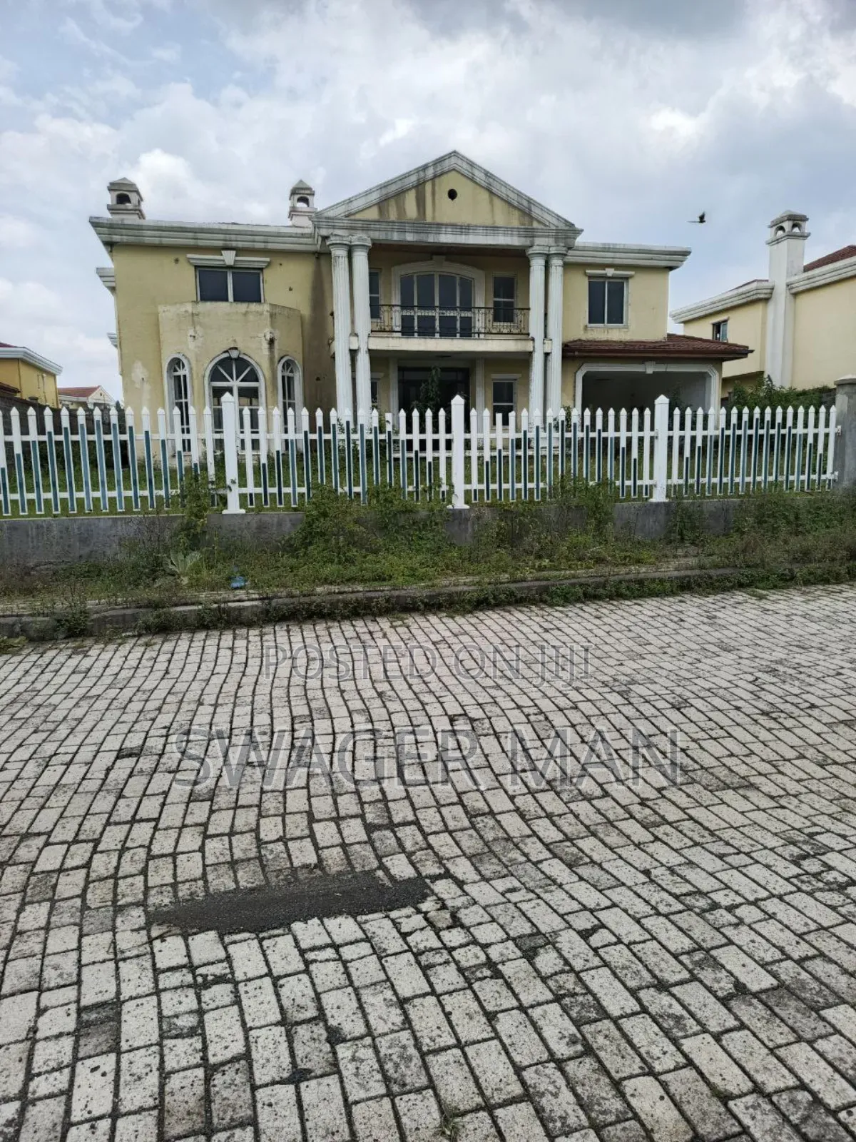 6bdrm Townhouse/Terrace in ጣፎ Ccd, Yeka for sale